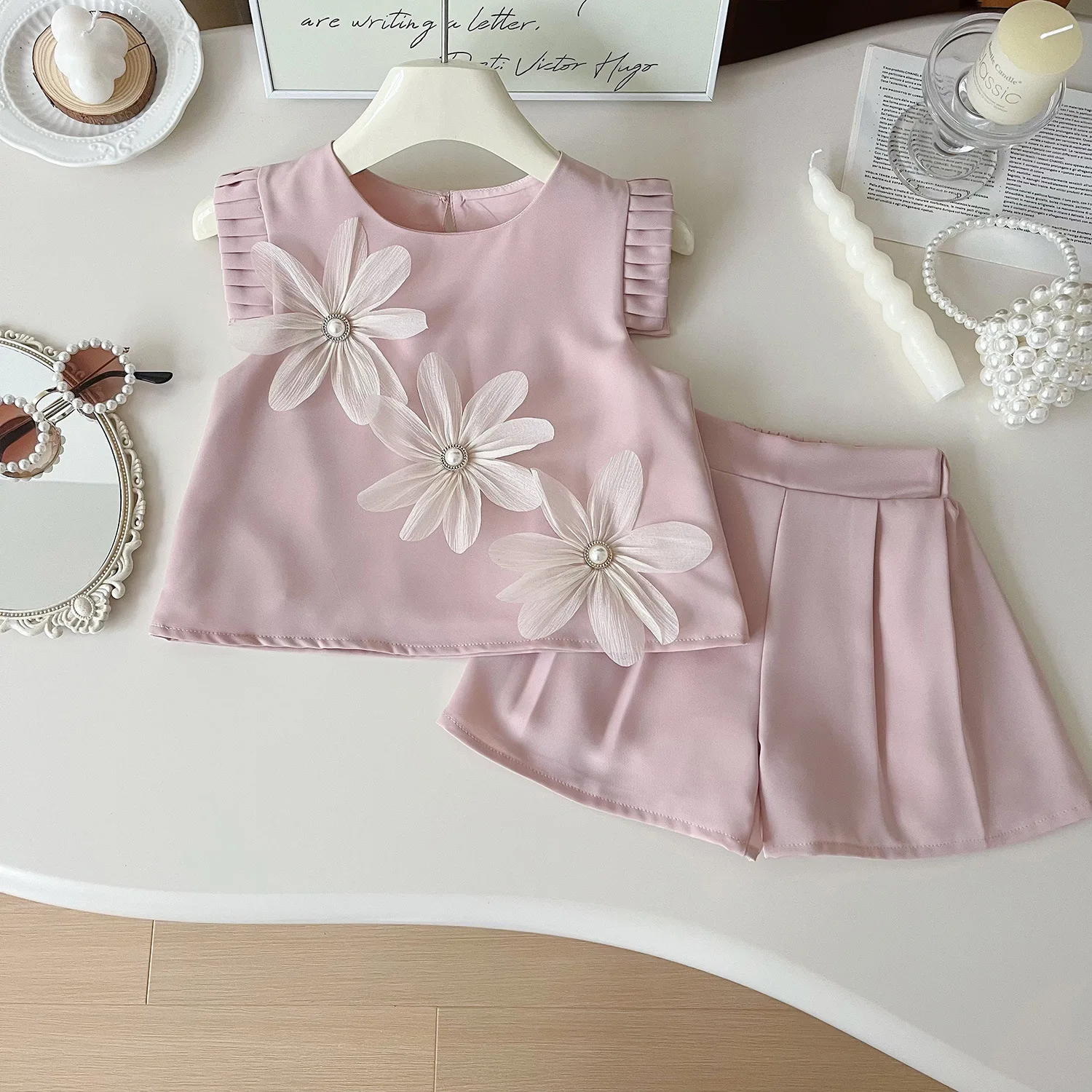 Garnitur dziecięcy dla dziewczynek Letnia koszulka z krótkim rękawem z trzema kwiatami + szorty 2 zestawy PC Casual Outfit Odzież dziecięca dla dzieci ﻿