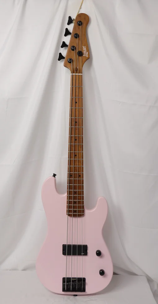 Bajo eléctrico con mástil de arce asado, cuerpo de madera maciza, acabado mate, hermoso Vioce, hardware negro, alta calidad