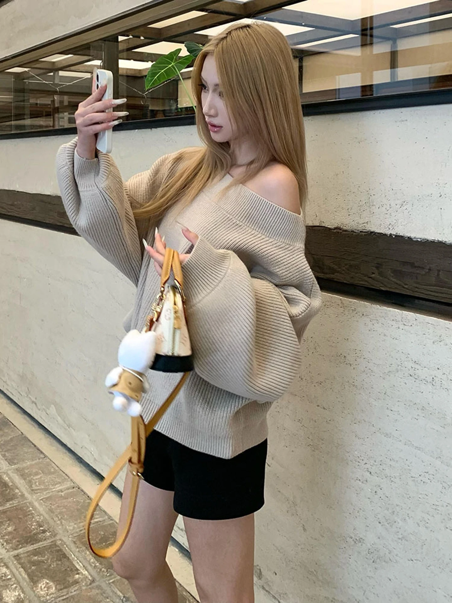 เสื้อสเวตเตอร์ถักไหมพรมสไตล์อเมริกันเรโทร แขนยาว สำหรับผู้หญิง ฤดูใบไม้ร่วง ฤดูหนาว ดีไซน์ใหม่ ไหล่เฉียง ทรงหลวม สไตล์โอเวอร์ไซส์ คุณภาพดี