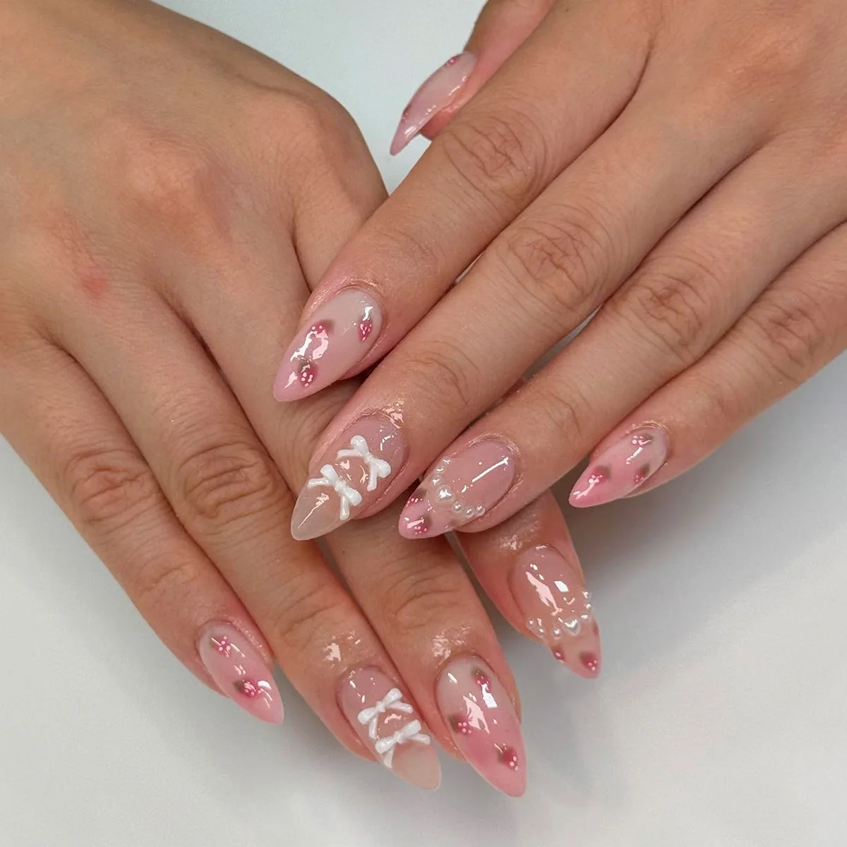 

24Pcs 3D Bow Strawberry False Nails Art Mid-length Almond Full Cover Nails Tips Pink Smudge Pearl Detachable Press on Fake Nails
