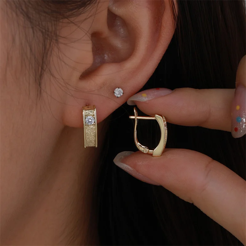 Gold-Plated Alloy T-Bar Clasp ต่างหูสไตล์ Minimalist ผู้หญิงอุปกรณ์เสริมหู