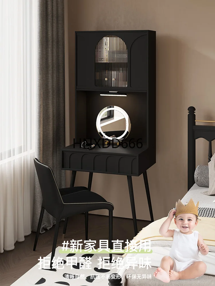 Comò e scrivania neri semplici e moderni integrati