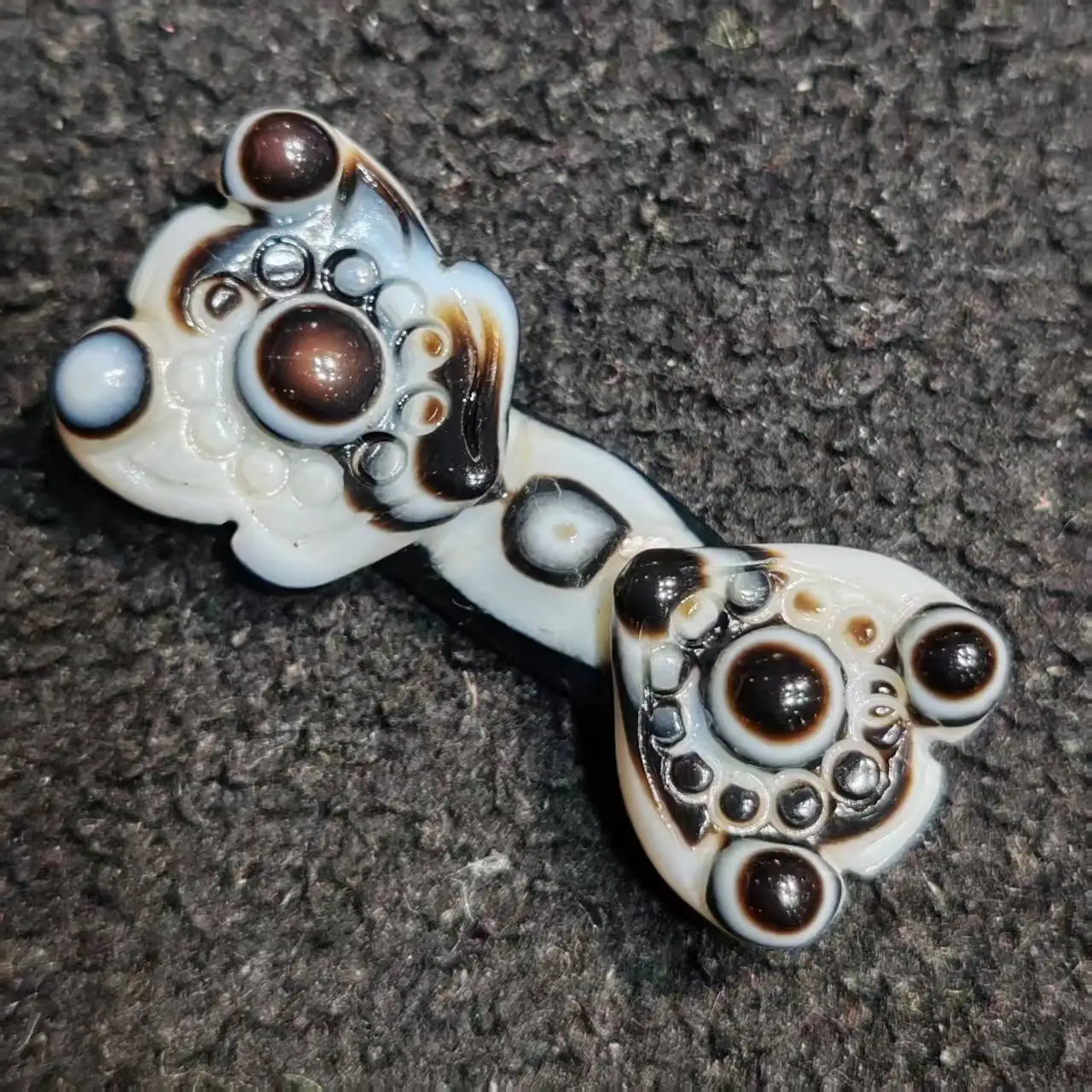 

1 шт. натуральный черно-белый агат в упаковке, внутрикально резной Ruyi Tianyan Tianzhu, ожерелье, кулон, аксессуар «сделай сам», Dzi