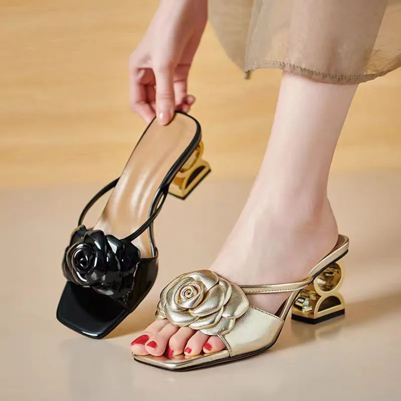 

Летние женские босоножки на высоком каблуке, роскошные шлепанцы на каблуке с трехмерным цветком и золотым каблуком с открытой пяткой и открытым носком, женская обувь