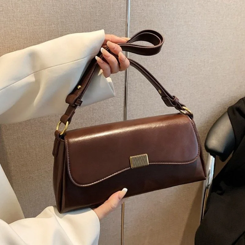 

Women's Messenger Bag Made Of Fine Leather Boasting Casual Paris High-End Daily Refined Look​