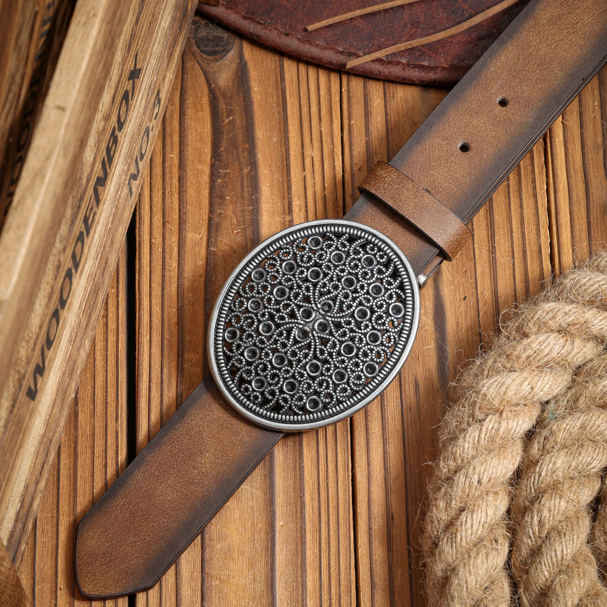 Ein PU-Gürtel für Damen und Herren, der den Stil von Western-Denim und Retro vereint, ist perfekt für alltägliche Freizeitausflüge. – Detail 4