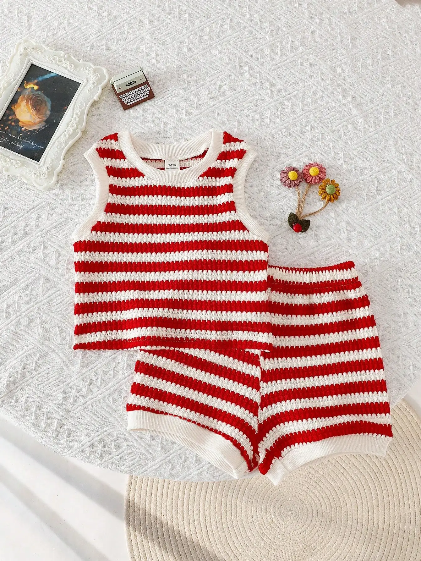 Zweiteiliges Set für Babymädchen: gestreifte, atmungsaktive Wollweste und Shorts im süßen und coolen Stil, niedlich und elegant, geeignet für – Detail 4