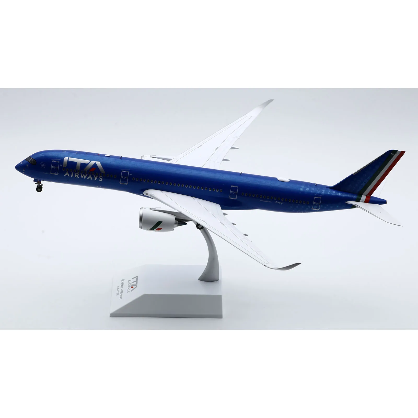 XX20302 Alloy Collectible Plane Gift JC Wings 1:200 ITA Airways 