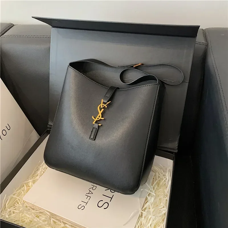 

2025 New Fashionable Korean-style Versatile Alphabet Soft-sided Underarm Hobo Bag, Shoulder and Handheld Bag for Women