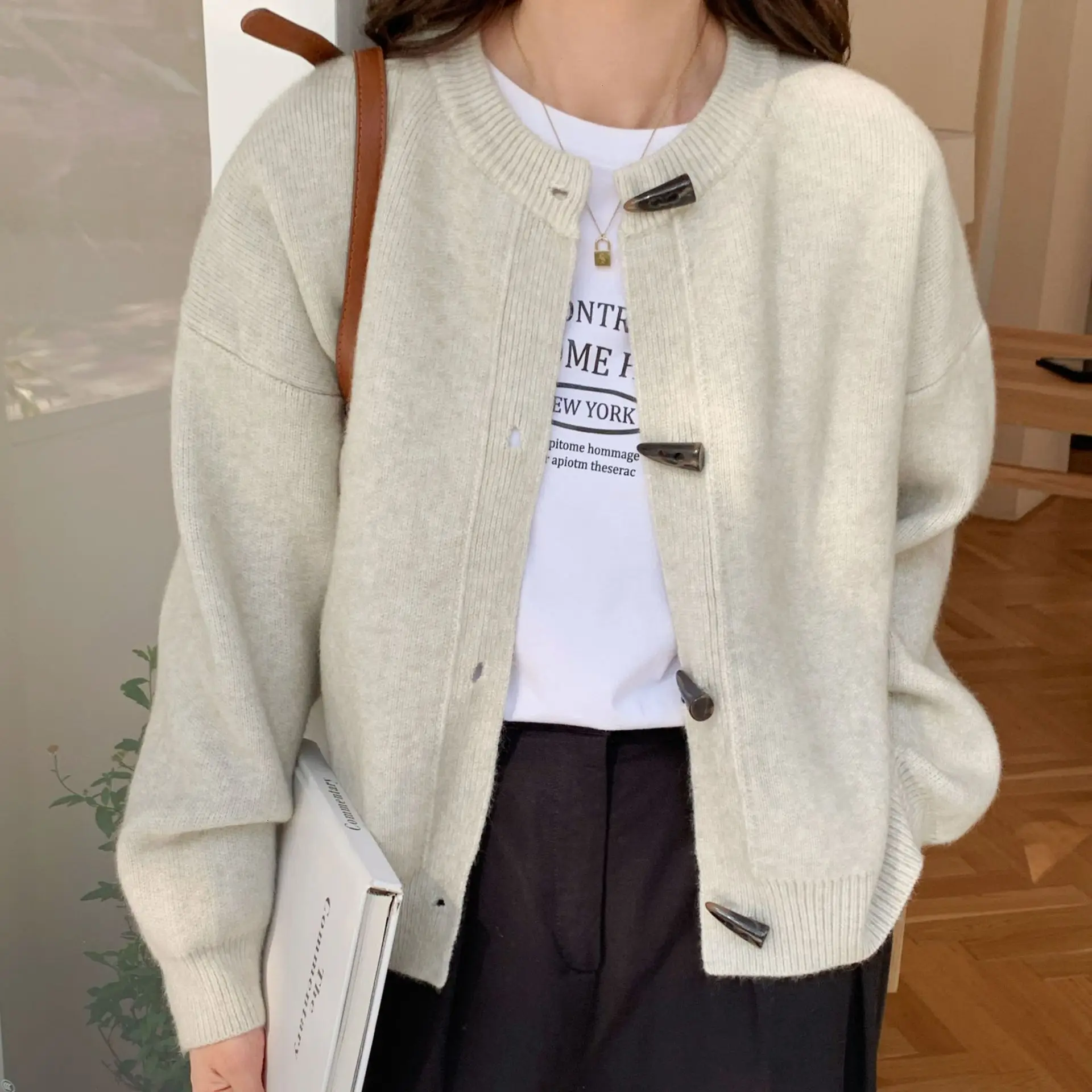 Cardigan rétro en corne de vache pour femme, pull à boutons, ample, court, tricoté, nouvelle collection automne et hiver