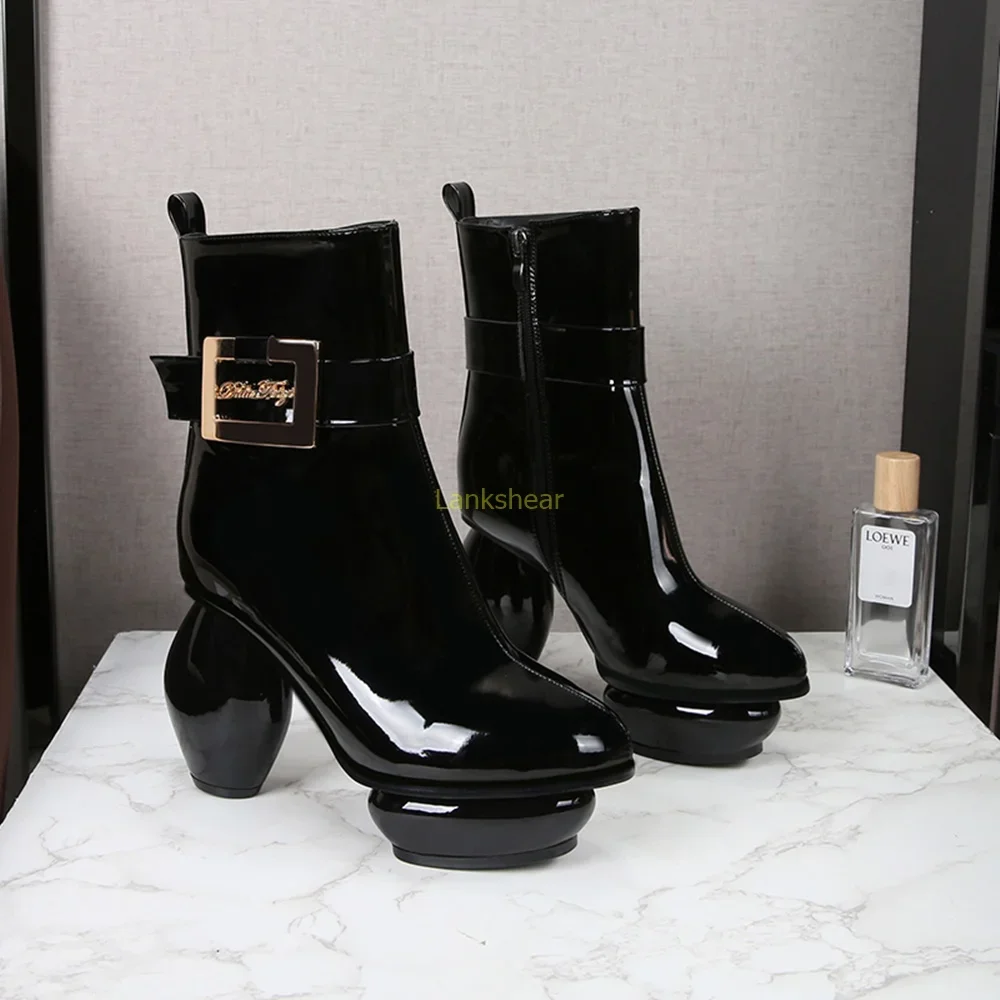 

Блестящие ботинки из лакированной кожи в странном стиле, металлические украшения на молнии, новые поступления, модные женские подиумные ботинки