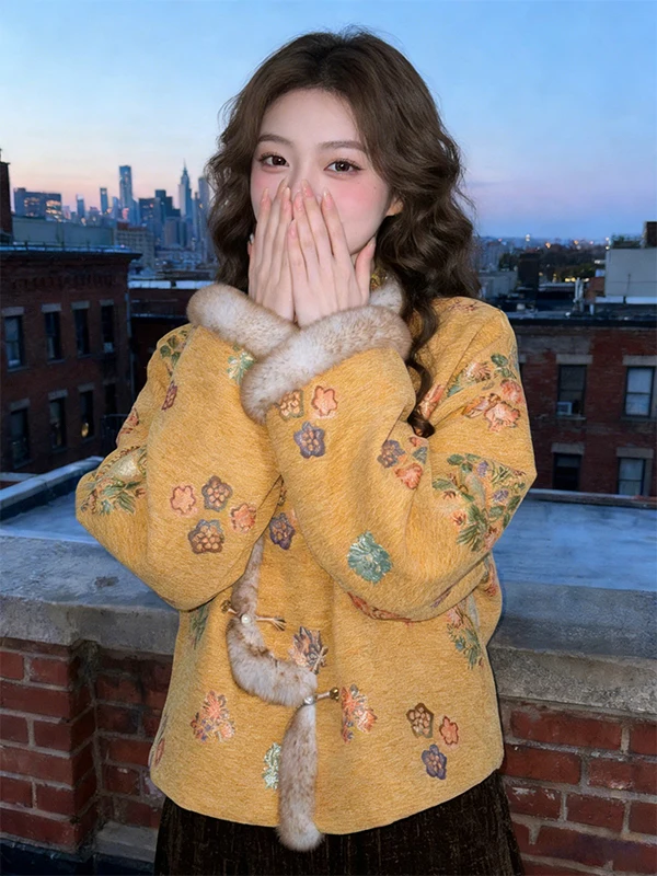 

Новая китайская женская хлопковая куртка-жакет желтого цвета с вышивкой, на боковых пуговицах, свободного кроя, теплая зимняя верхняя одежда на молнии с открытыми плечами