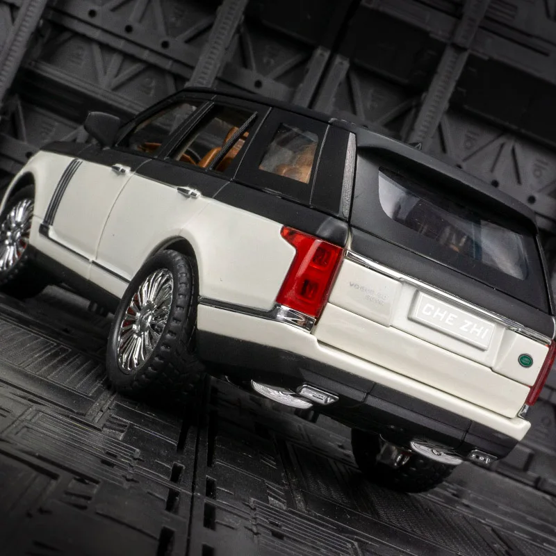 

1:24 модель внедорожника из сплава Land Rover Range Rover, двери и капот двигателя, багажник, можно открыть, детский игрушечный автомобиль