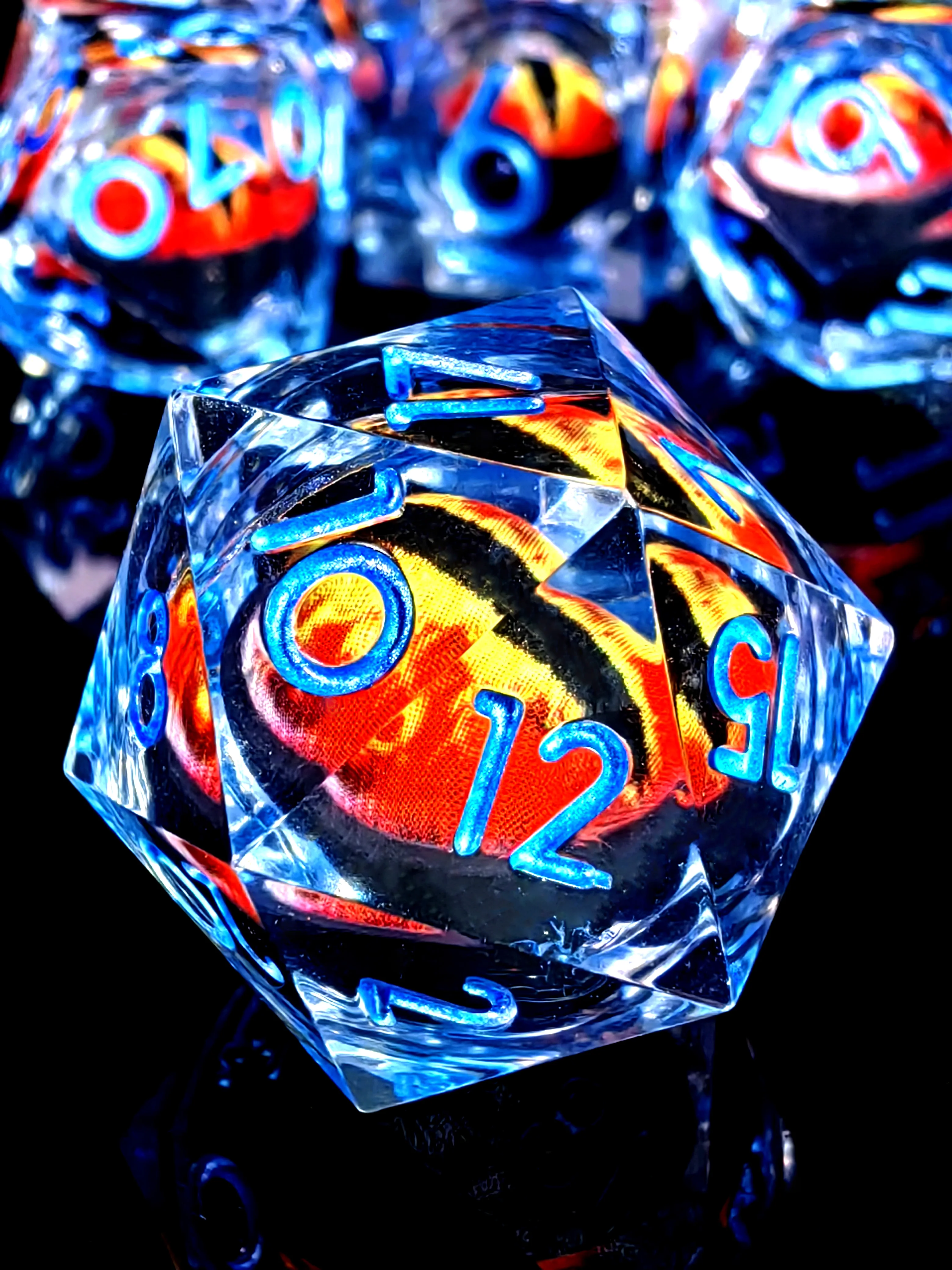 Set di dadi DnD - Dadi in resina da 7 pezzi con nucleo rotante Dragon Eye, scritte blu trasparenti per giochi da tavolo e giochi da tavolo