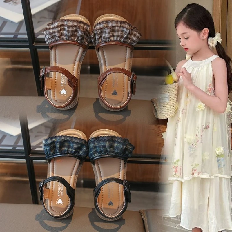 

Детские летние сандалии Mumoresip для девочек: ретро-клетка, рюши, открытый носок, дышащие, для улицы и школы, плоская подошва