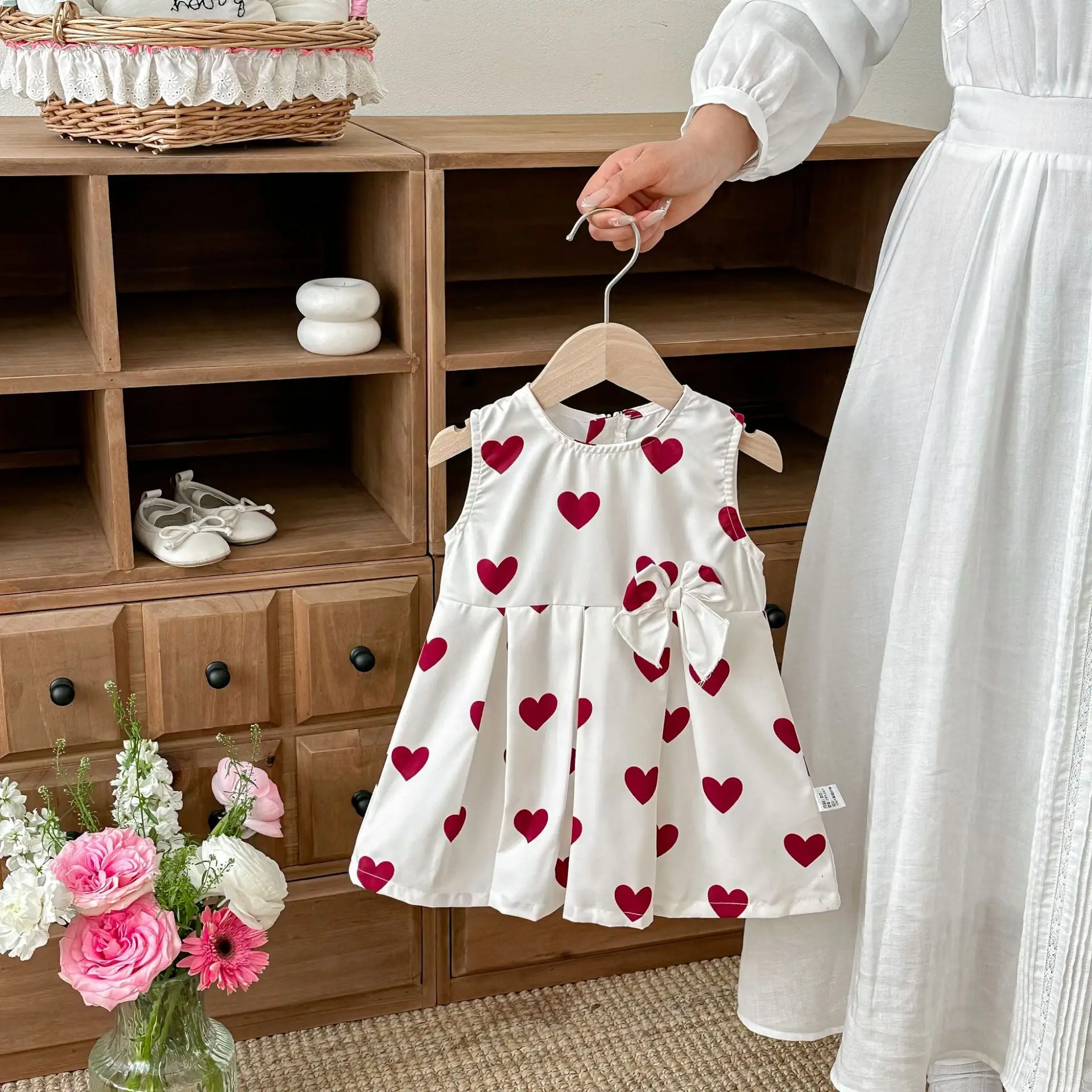 2026 Summer New Sleeveless Love Dress for Girls, Sweet and Cute Princess Dress for Children Aged 0-5