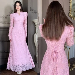 Abiti midi su misura con scollo a V e fidanzamento con nastro increspato in pizzo personalizzato