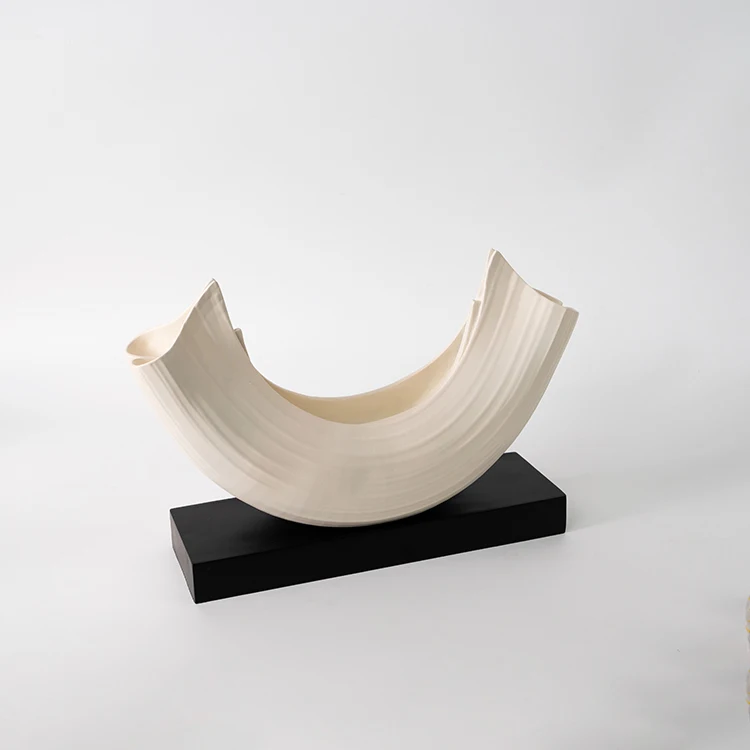 

New Design Beige Office Desktop Home Decoration Accessories Resin Home Decoration Handmade Boat Ornament