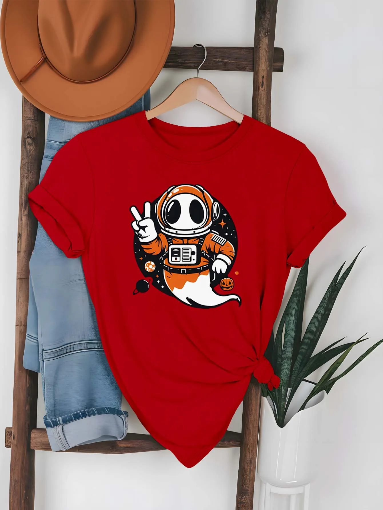 Petualangan Astronot Ukuran Besar Menanti dalam Kaos Grafis Perjalanan Luar Angkasa