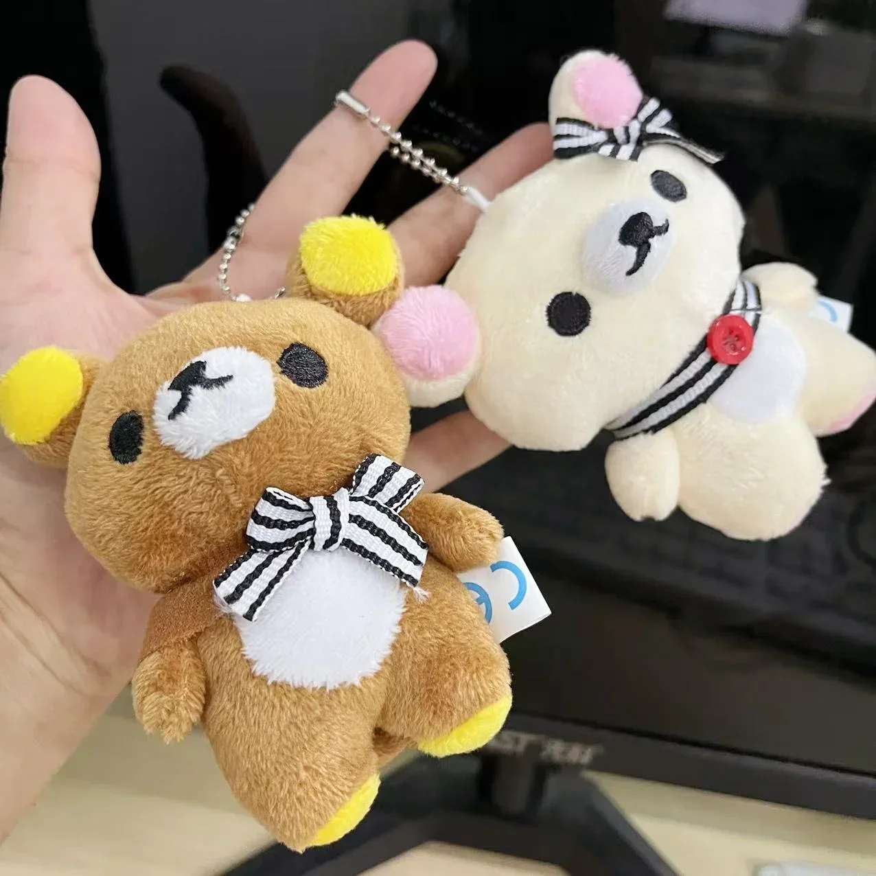 Kawaii rilakkuma anime dos desenhos animados brinquedos de pelúcia chaveiro acessórios macio recheado mochila pingente menina menino crianças presentes aniversário