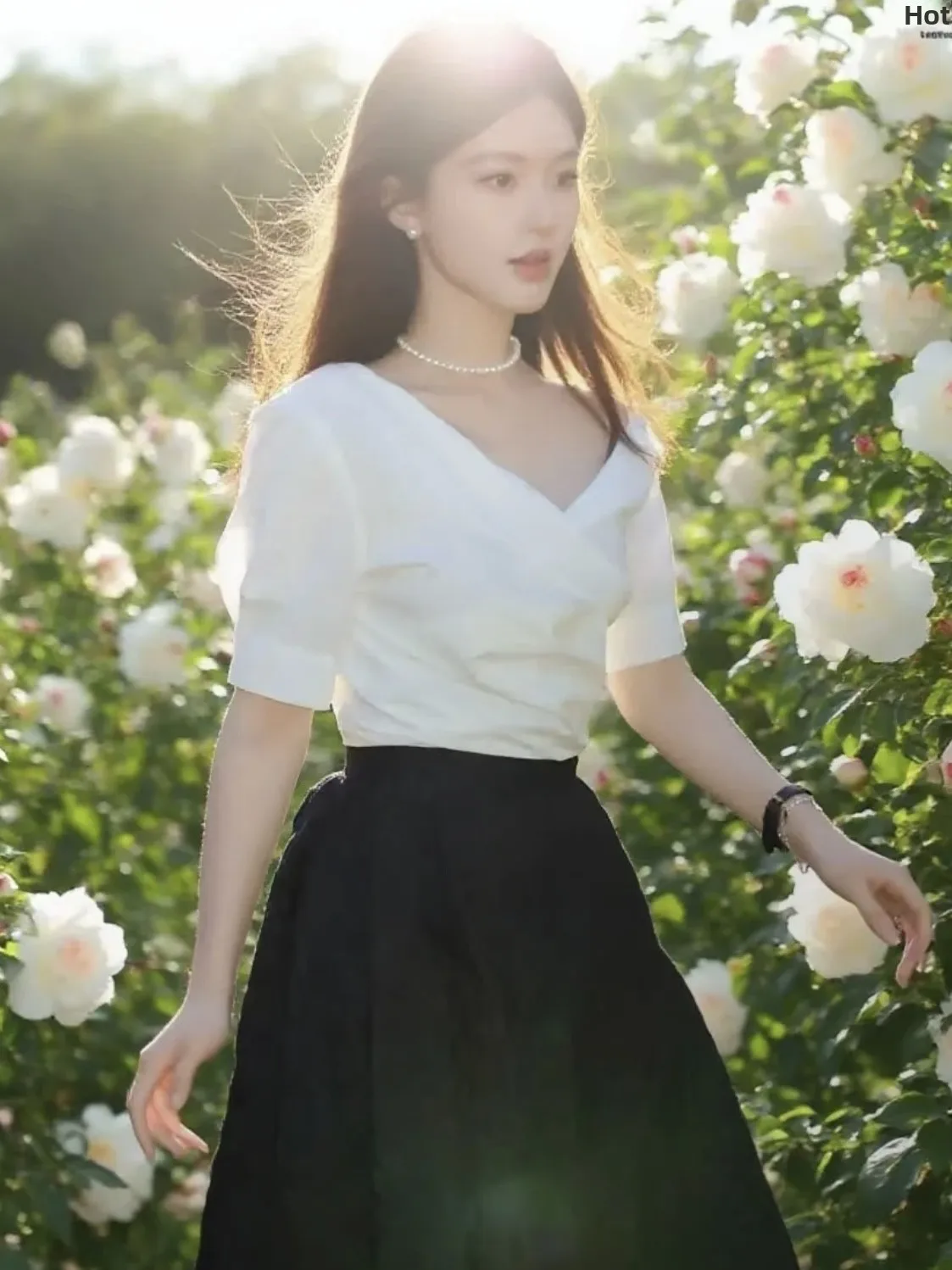 

White ort Sve V-Ne Slim Fit irt Choker Top Summer Faion Women's Casual Wear mid High Waist Pure Color Two-Piece Set