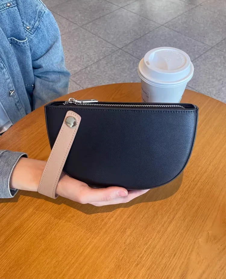 

Niche designer fashion mobile phone hand carry small bag