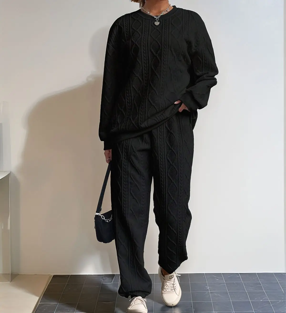 

Autumn and Winter 2025 Cross border Europe and America New Women's Wear Fried Dough Twists Splice Long Sleeve Round Neck Top Leg