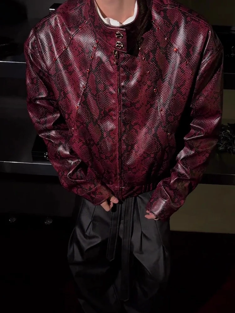 

Мужская верхняя одежда в стиле панк Sle ort с воротником-стойкой и текстурой змеи, кожаный джет красного вина, модная верхняя одежда для осеннего сезона