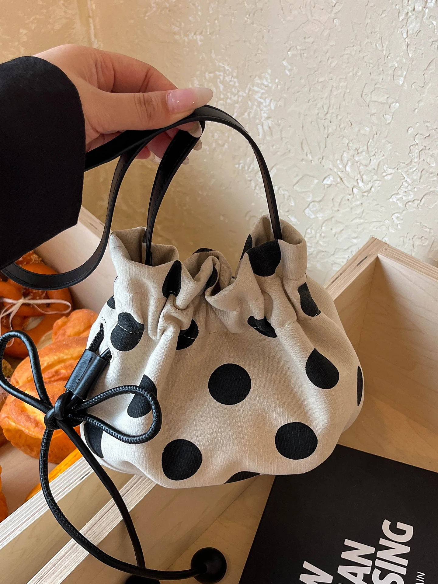

Trendy Polka Dot Canvas Bag Women's Commuter Shoulder Bag Bucket Shape Fashionable Handbag for Office Work And Travel