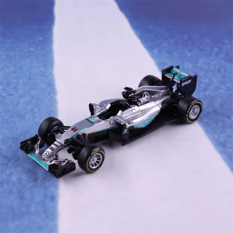 Bburago 1:43 2016 Mercedes F1 W07 Ibrido # 6 Nico Rosberg # 44 Lewis Hamilton Diecast Metal Alloy Collezione di auto da corsa giocattoli B828