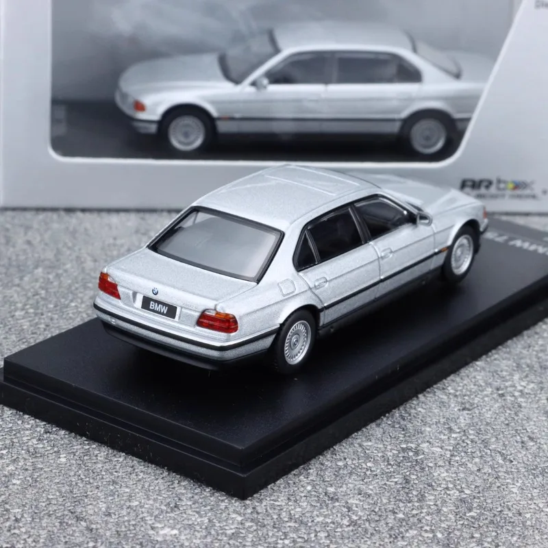 1:64 E38 750iL voiture argent/blanc, modèle de voiture en alliage moulé sous pression, cadeau d'anniversaire pour enfants, jouet pour adolescents, article décoratif.