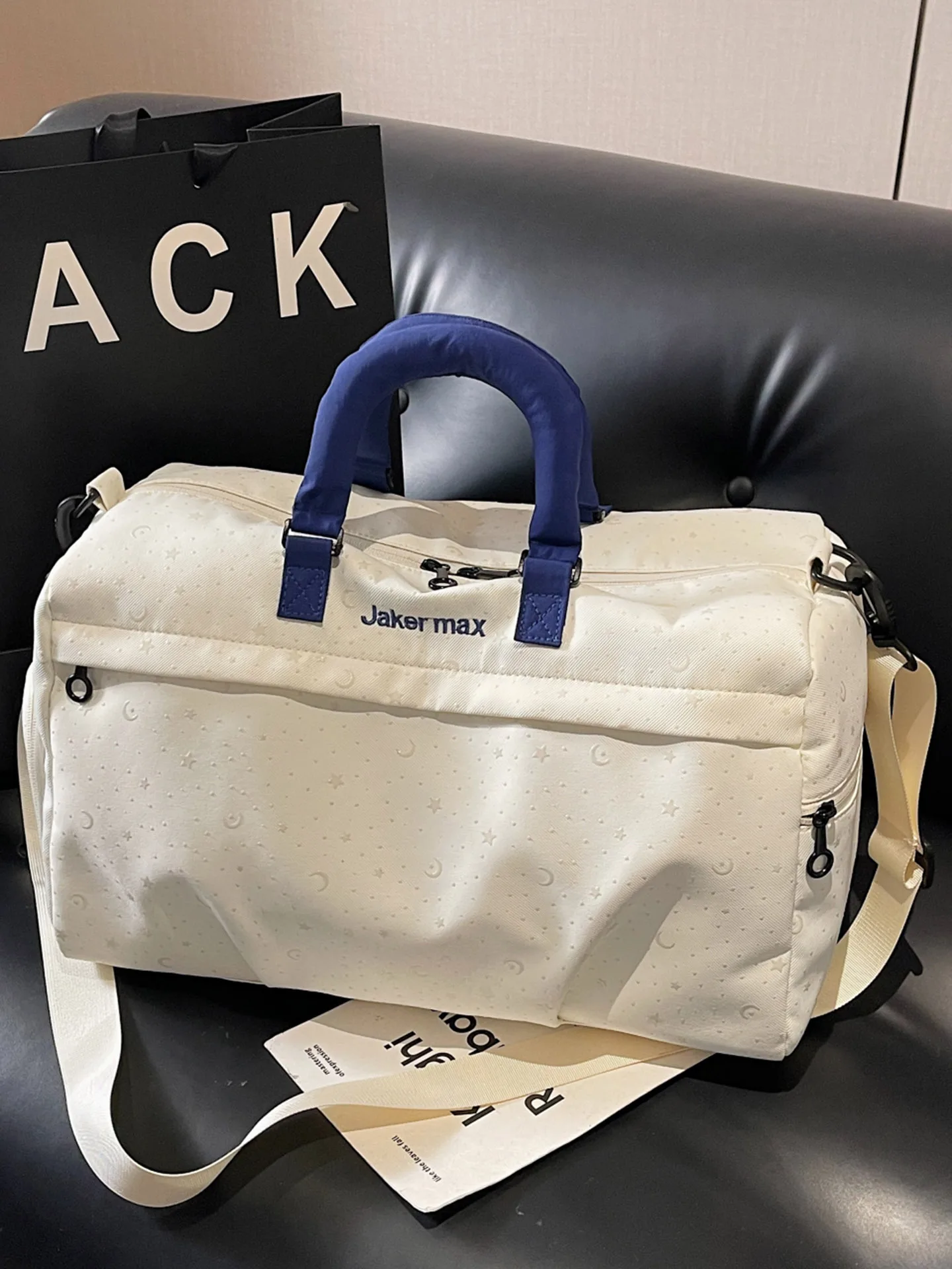ladies-travel-bag-2026-new-short-trip-lightweight-portable-large-capacity-crossbody-bag-single-shoulder-bag-for-outing