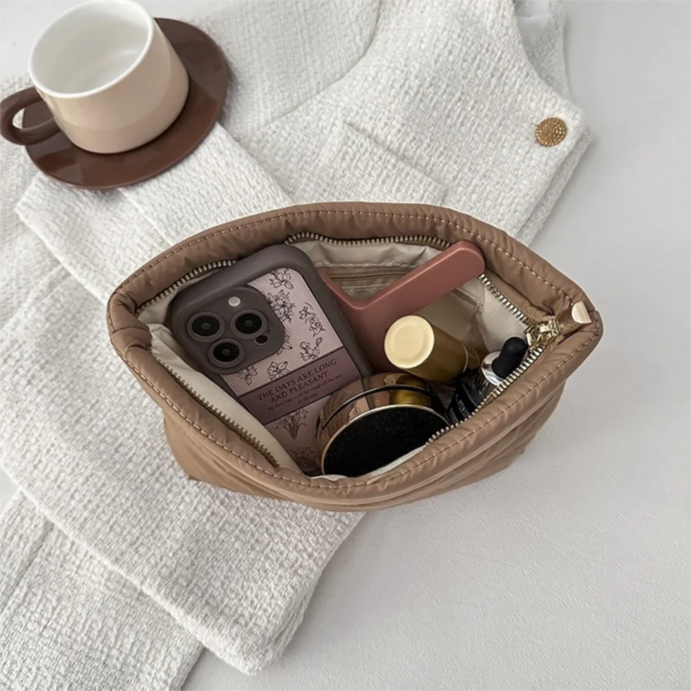 Casual Quilted Makeup Bag Solid Color Large Capacity Travel Toiletry Bag Puffy Padded Zipper Women Cosmetic Organizer Bag