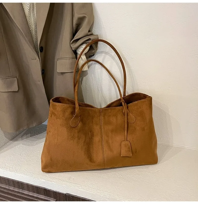 Damen-Schultertasche aus braunem Kunstwildleder, Lässiger Minimalistischer Stil für Tägliche Aufgaben, Wochenendausflüge & Alltägliche Arbeitshandtasche – Detail 33