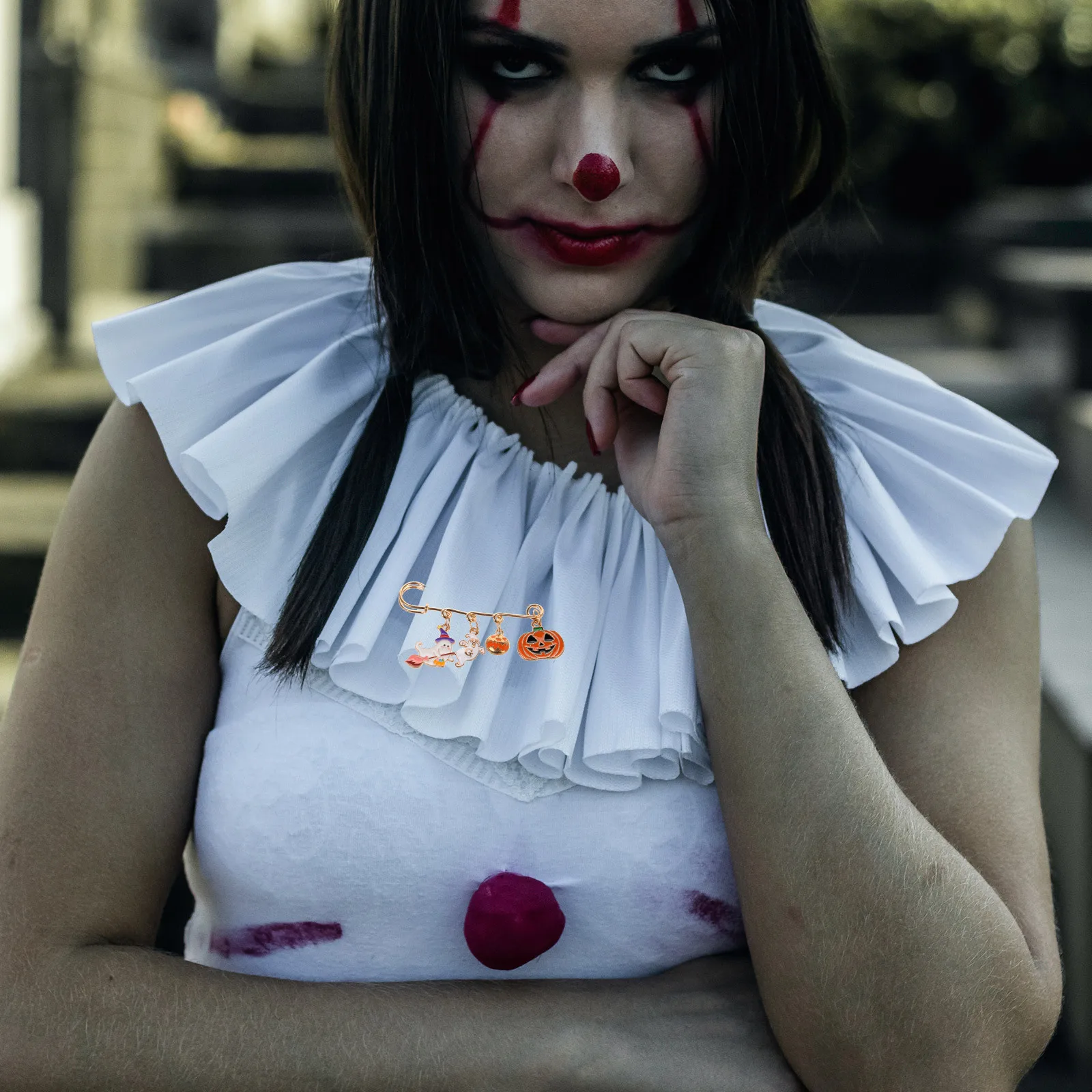 

2Pcs Pumpkin Brooch Pin Halloween Enamel Brooches Cute Skull Design Alloy Brooch for Sweater Hat Bag Halloween Party Decoration