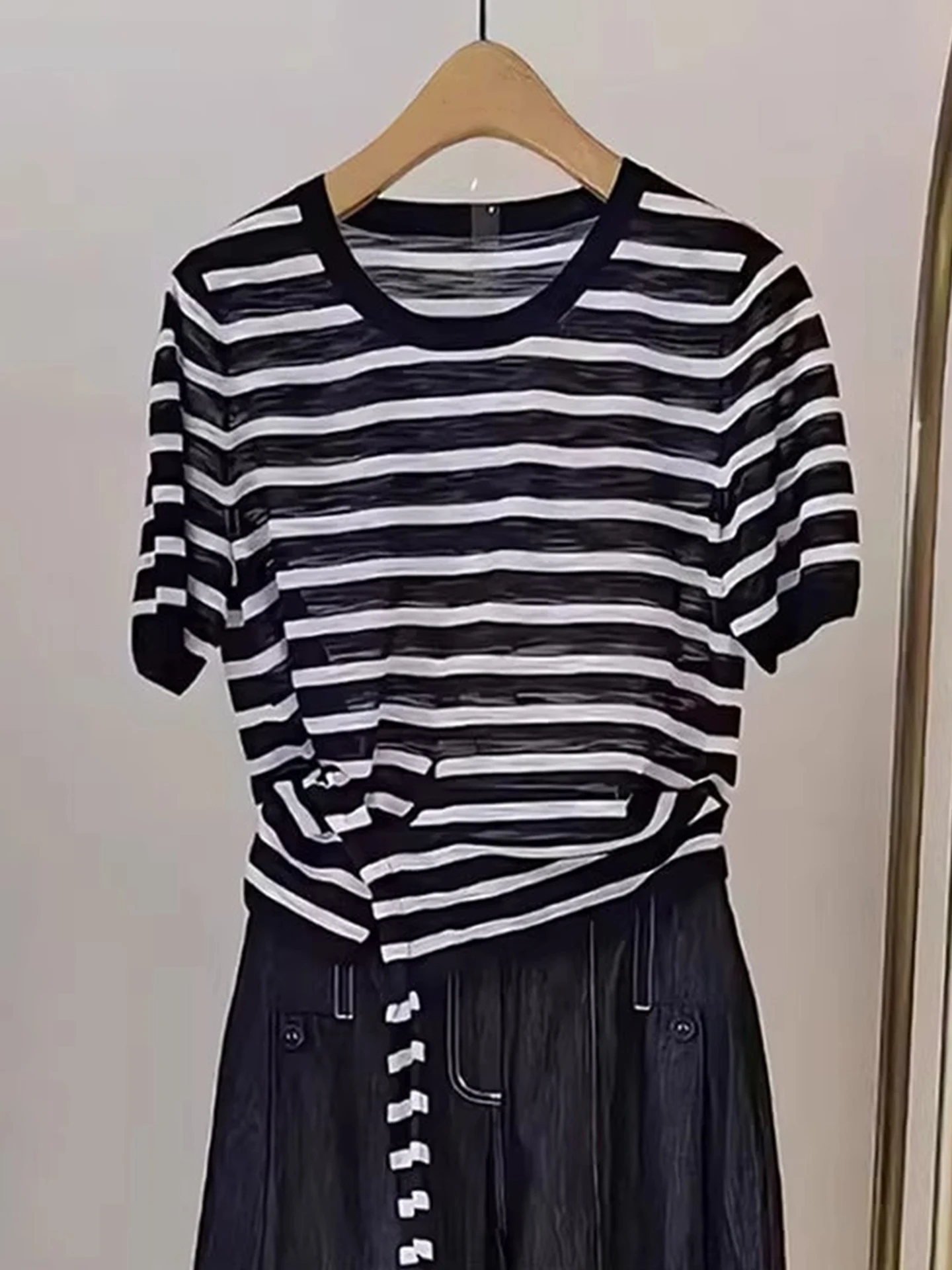 

Вязаная круглая футболка из ледяного шелка, женская повседневная удобная дышащая летняя футболка в полоску для поездок на работу