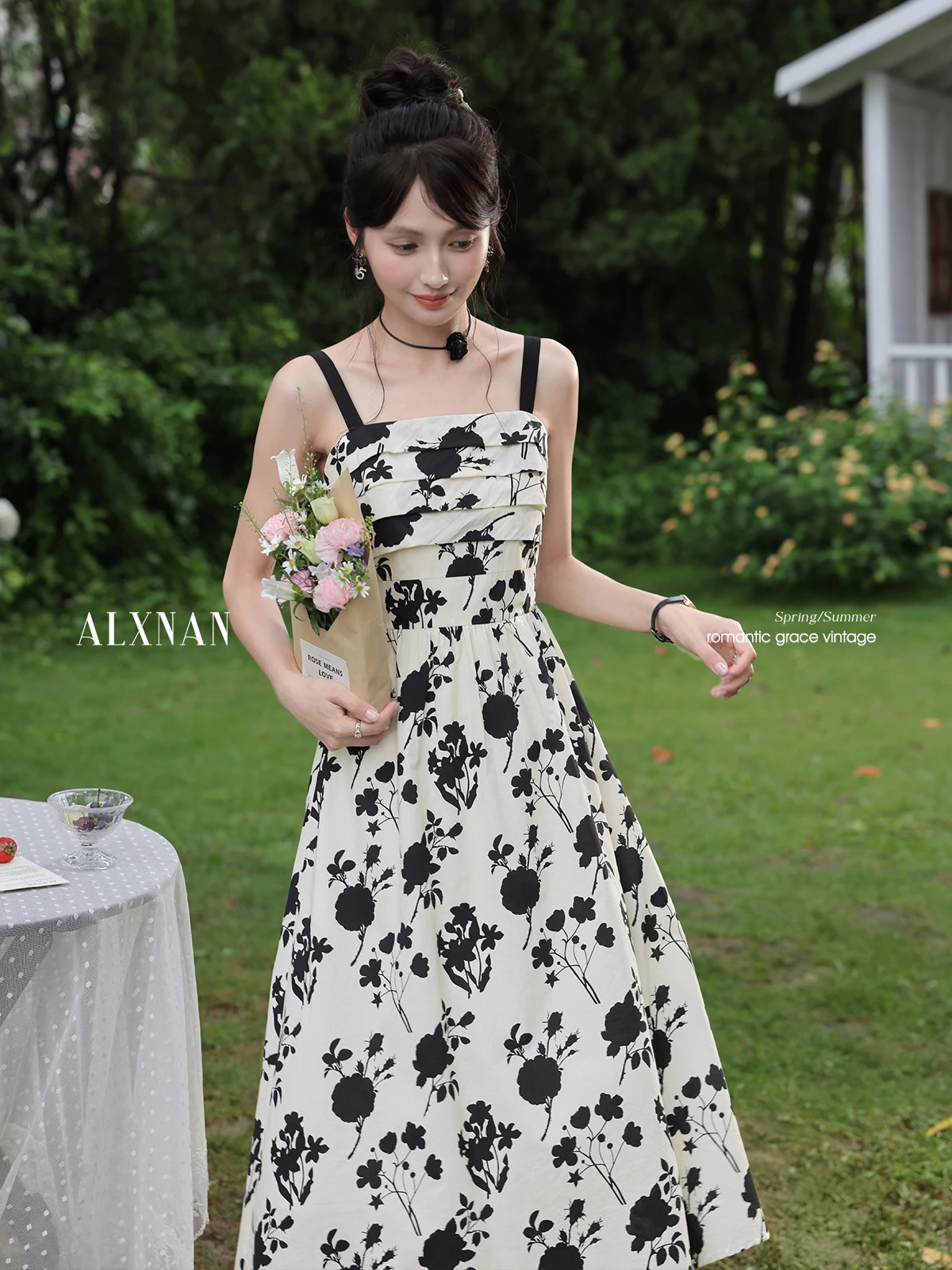 

ALXNAN Women's Floral Halter Dress Elegant Long A-line Holiday Printed Dress 2025 Summer Casual Sleeveless Ladies Clothes L55992