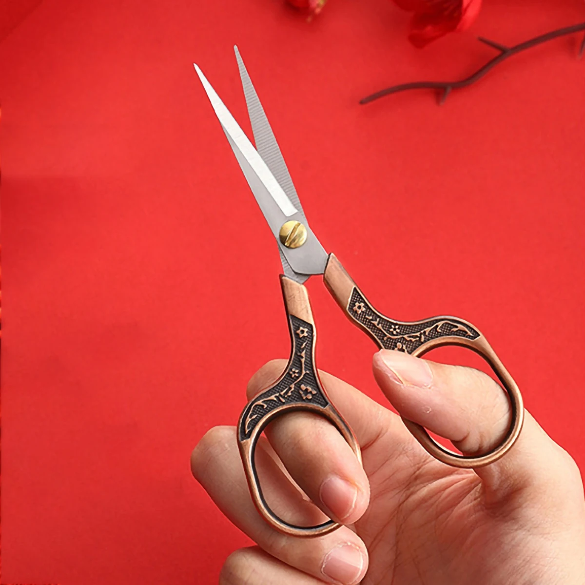 1pc-Flower Vintage Stainless Steel Household Scissors, Square Handle Embroidered Scissors, Student Office Small Scissors