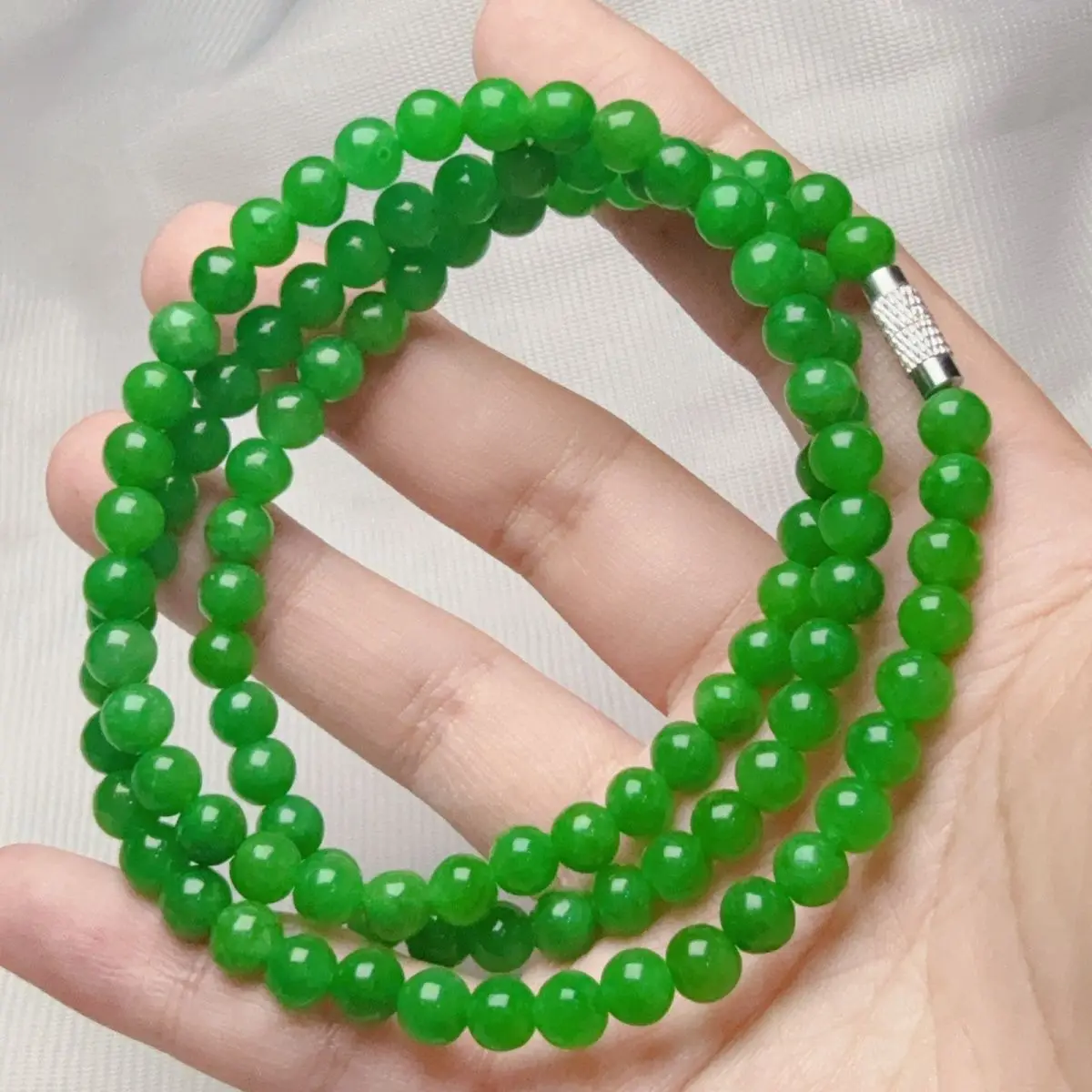 

Pure natural jadeite glutinous seed necklace bracelet simple fashion versatile necklace bracelet green bead necklace