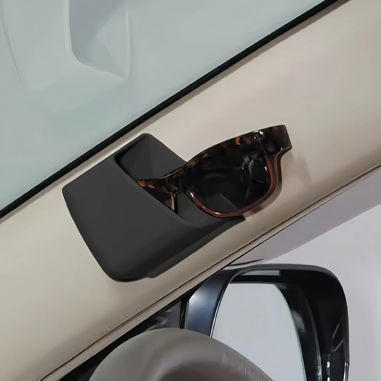 Organizador elegante de óculos e telefone para carro – Design antiderrapante com compartimento duplo, adequado para SUVs, sedenos e caminhões - Uso em 4 estações