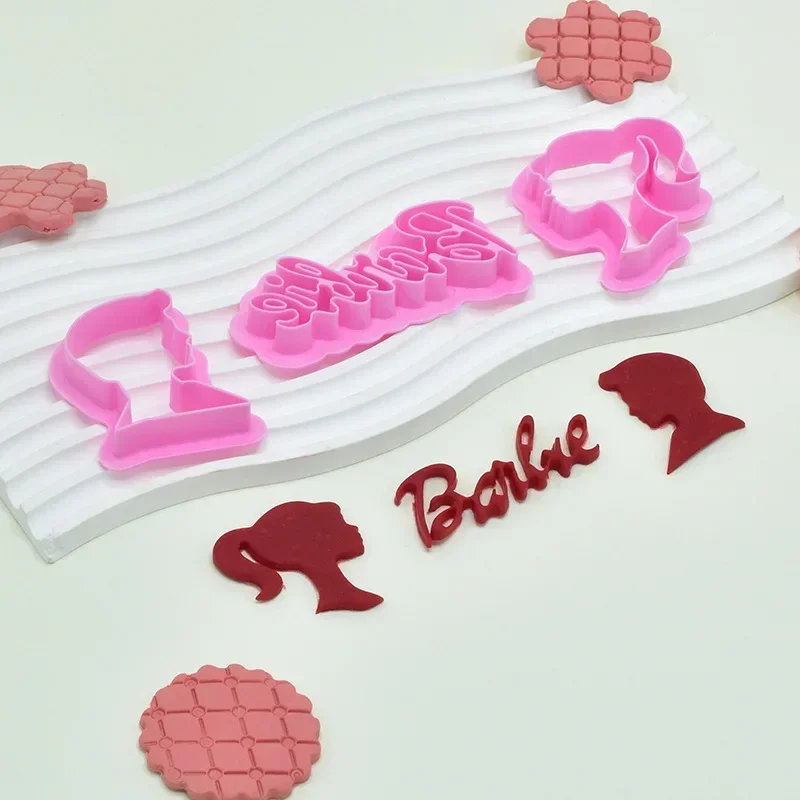 Molde para galletas Barbie, accesorios portátiles para hornear de dibujos animados, molde para cortar plástico para pastel Kawaii, suministros de cocina, regalos de vacaciones