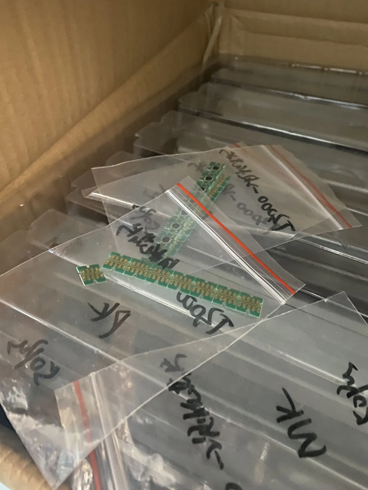 

T6941-T6945 Cartridge Chip For Epson SureColor T3000 T5000 T7000 T3070 T5070 T7070 T3200 T5200 T7200 T3270 T5270 T7270 Printer