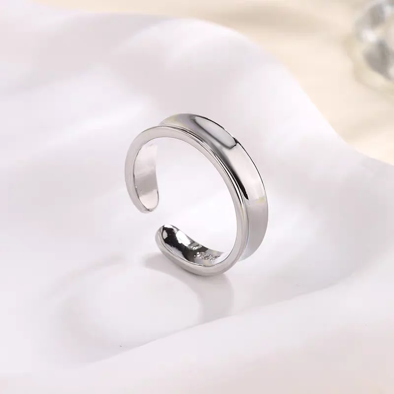 Korean Version Raised Textured Smooth Surface Ring Fashionable Simple High End Design Elegant Finger Ring for Women