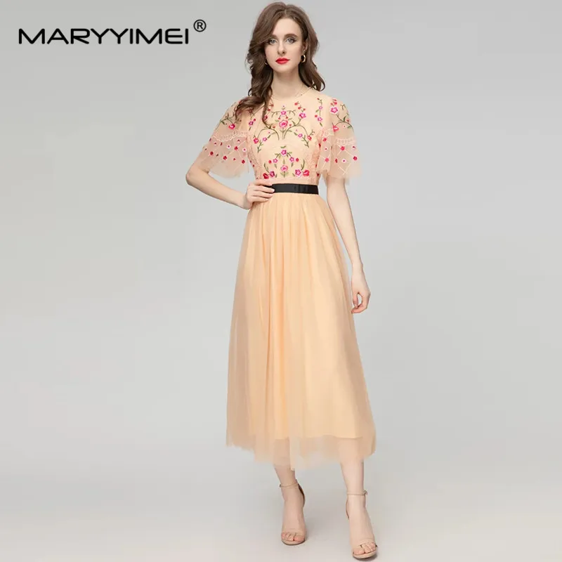 

MARYYIMEI New Fashion Designer Women's Round Neck Gauze Short Sleeve Patchwork Embroidery Girly Style Closed Waist In Dress