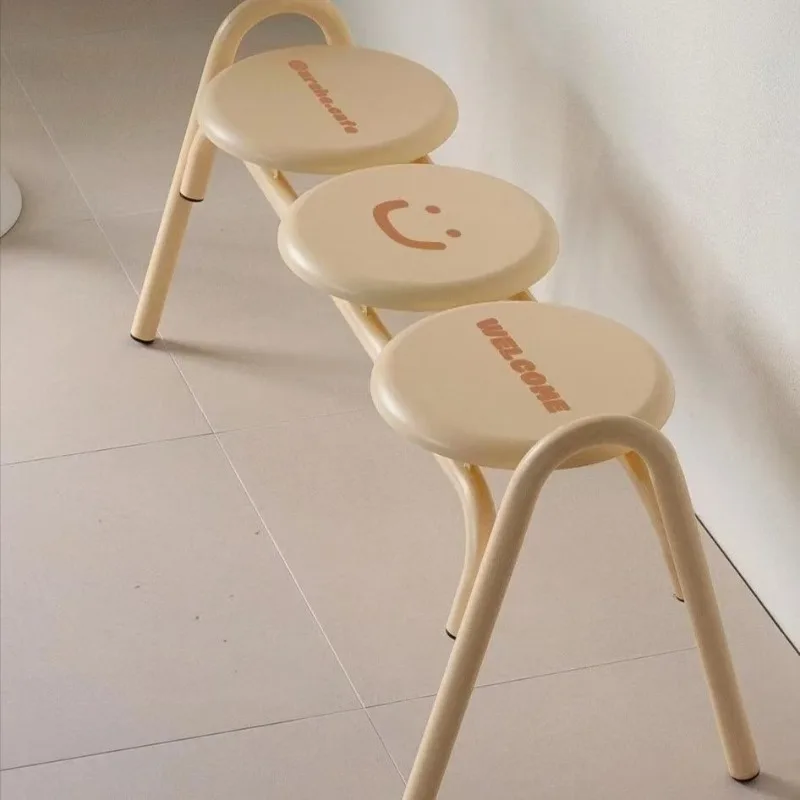 

Creamy Aesthetic Outdoor Bench for Patio, Park & Café, Stylish Seating for Commercial & Relaxation Use Patio Furniture 간이의자