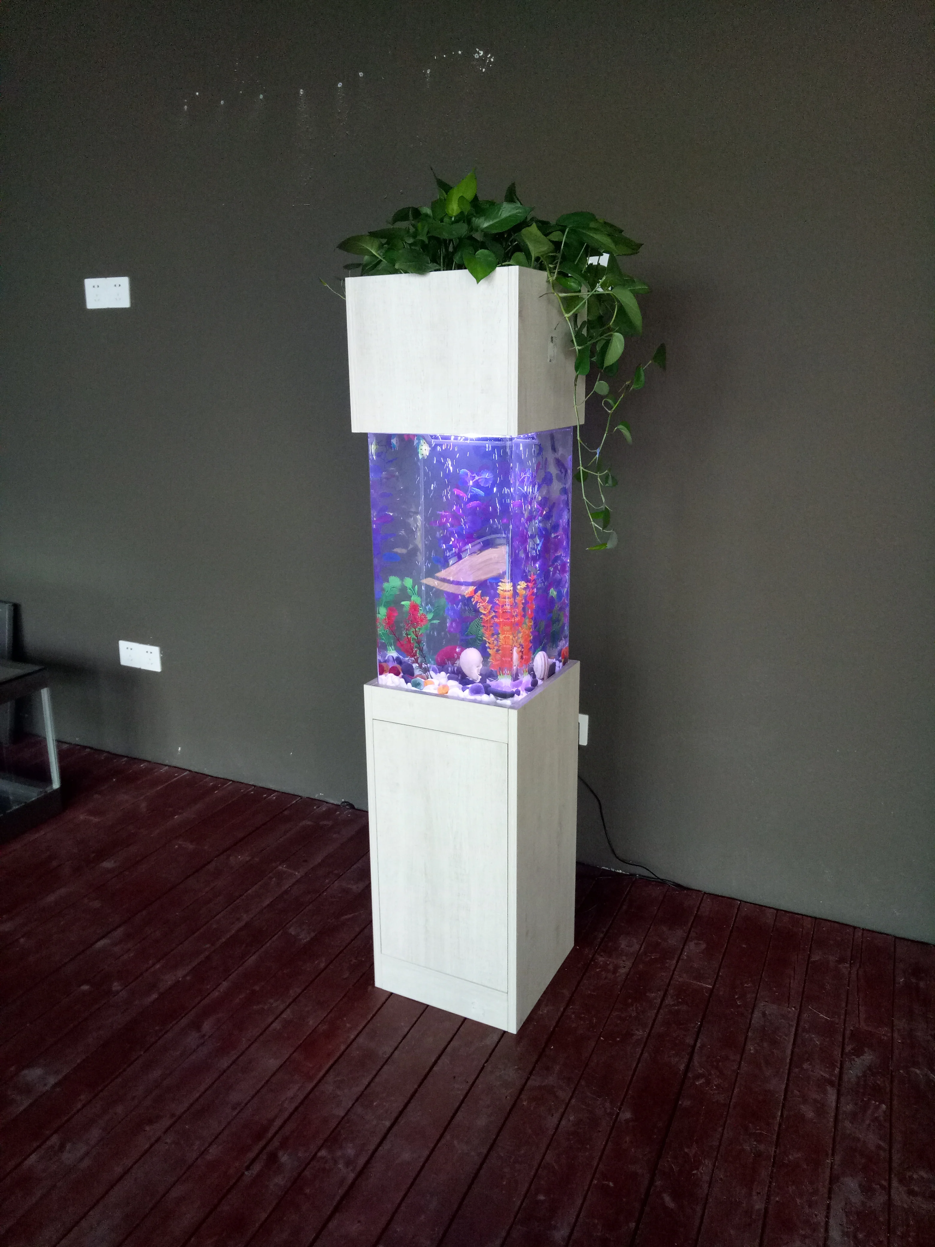 customized acrylic corner fish tank aquarium