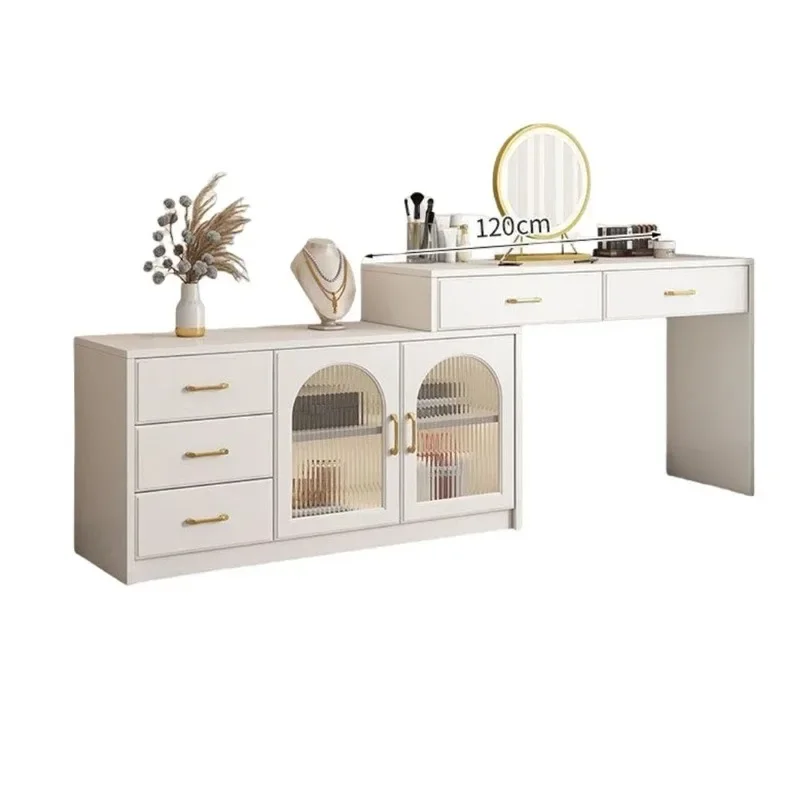 The bedroom is modern and simple, multi-functional and retractable, with integrated tail cabinet and chest