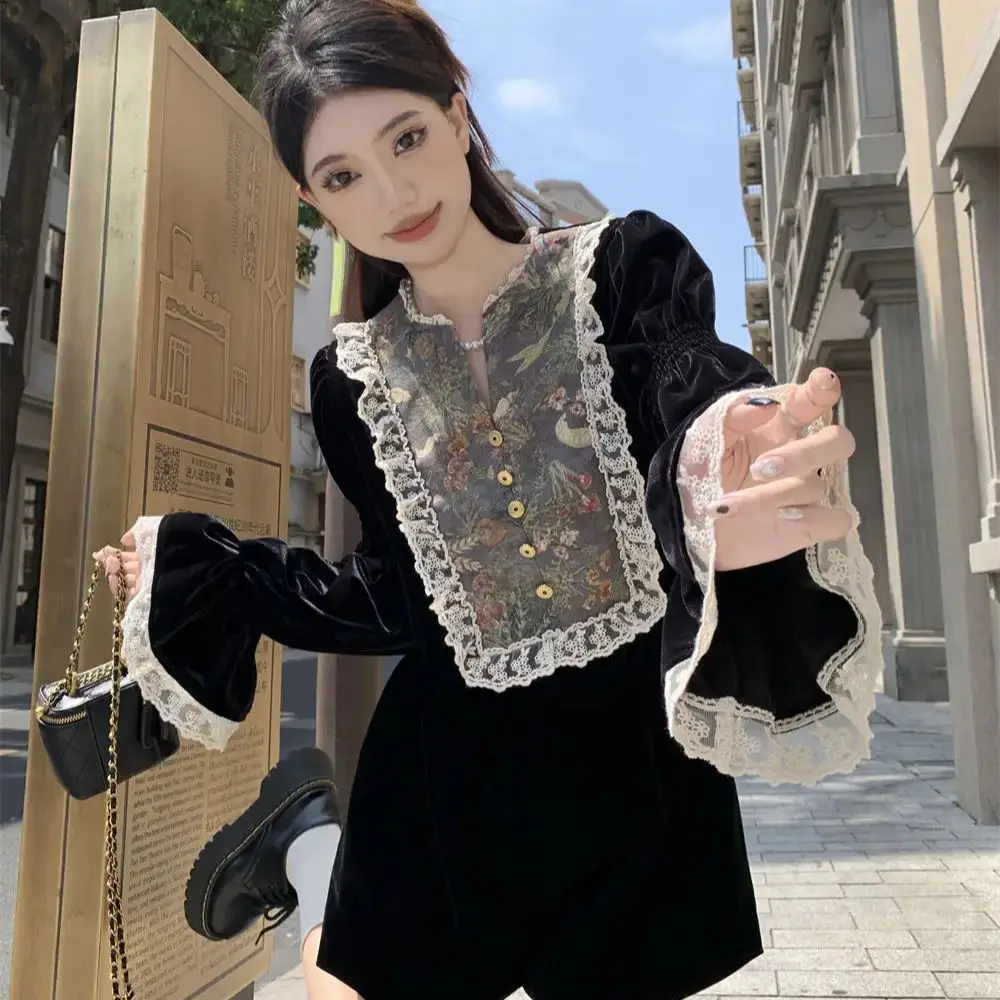 Bell-Sleeved Top Wide-Leg Shorts Two-Piece Set French Palace Style Women Lace-Trimmed Velvet High-End Design Black Autumn Suit