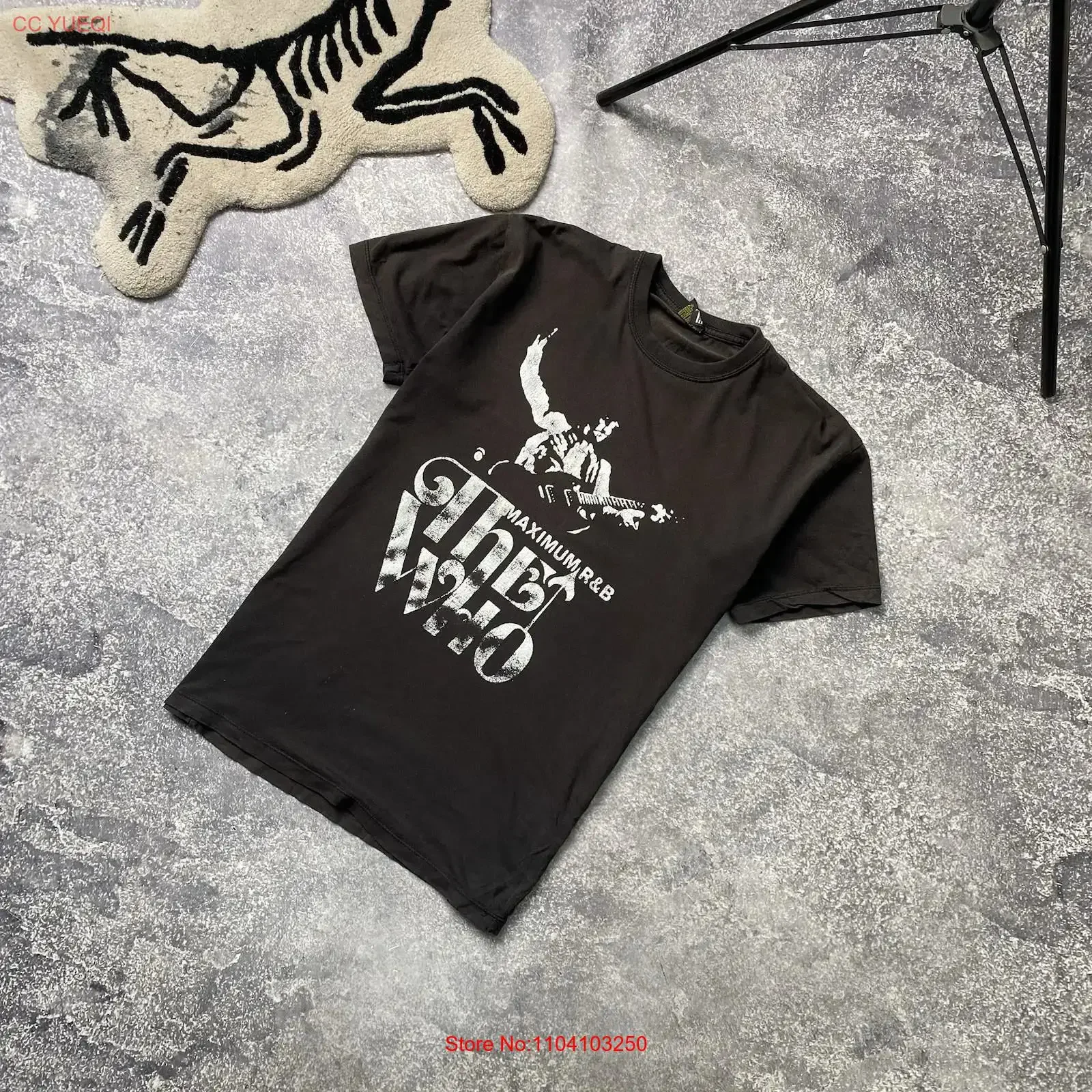 Vintage Fashion Logos - تي شيرت أسود بتصميم The Who
