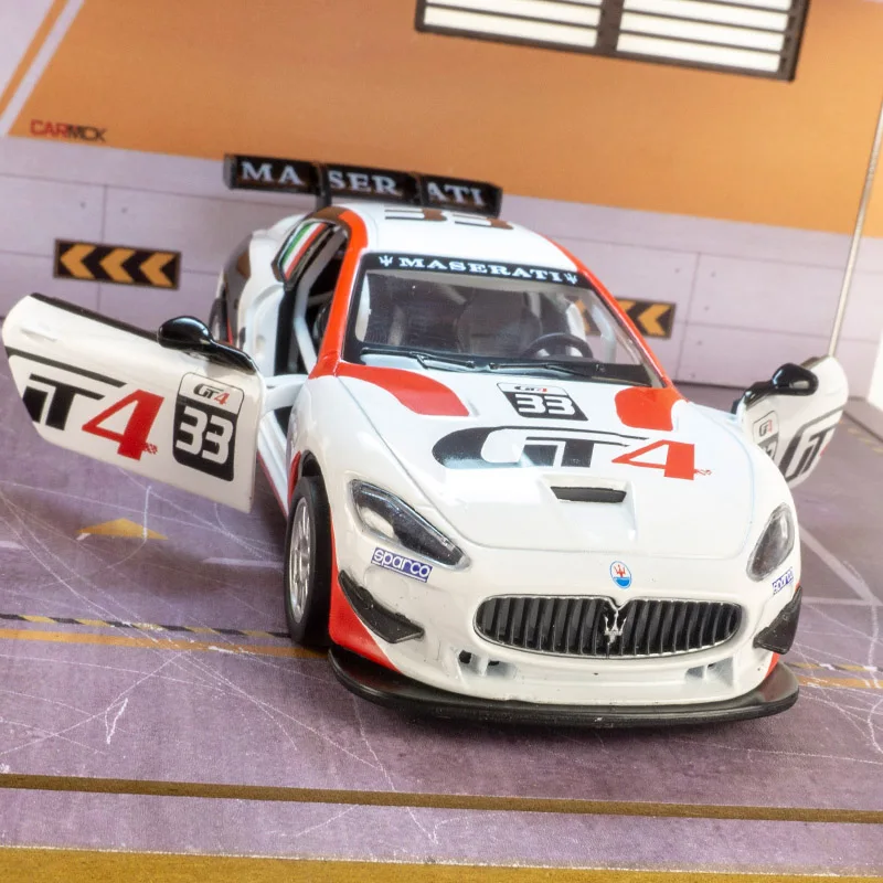 CCA 1:32 Simulatie Maserati MC GT4 legering automodel ornament supercar heeft geluids- en verlichtingsfuncties, rijke details